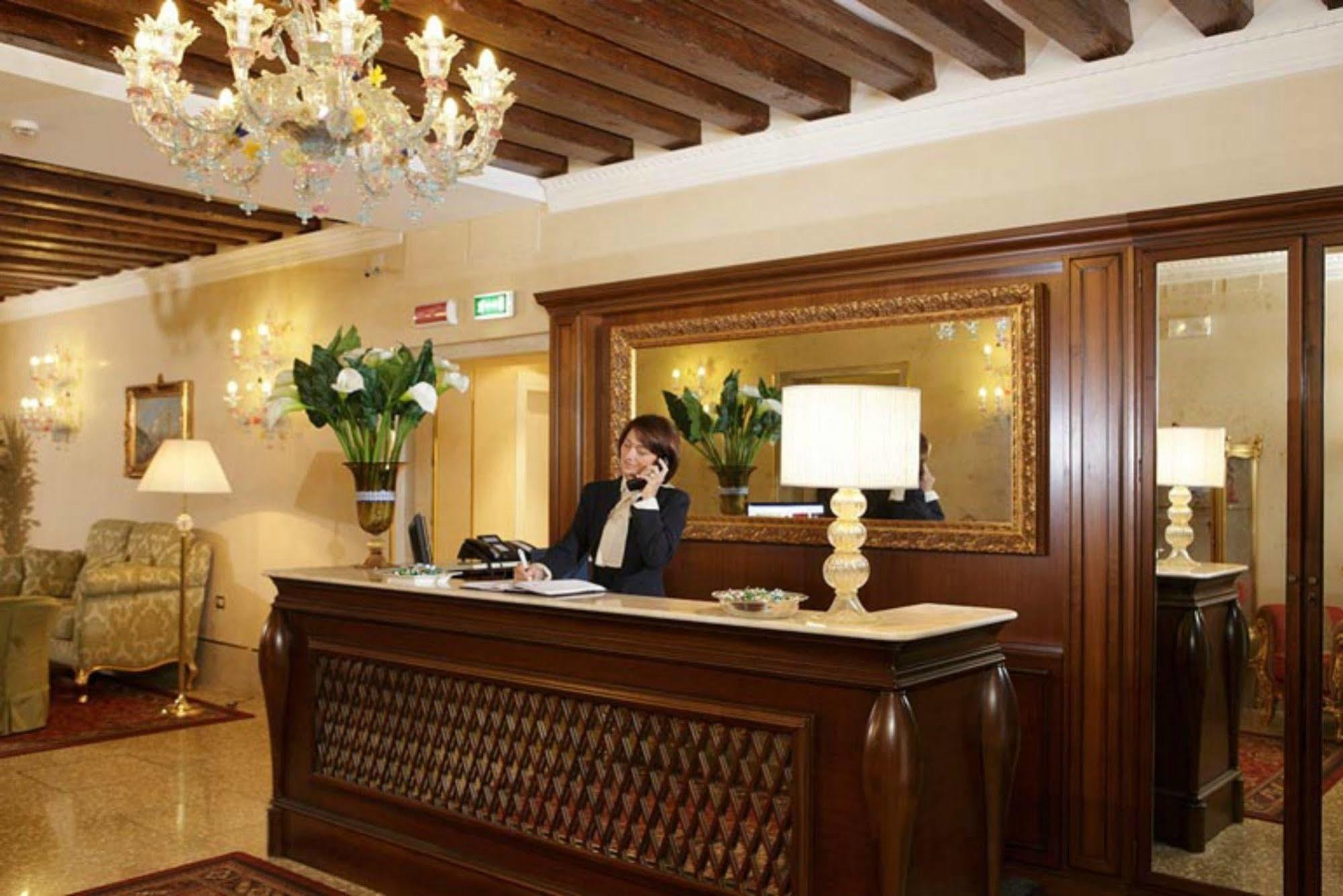 Hotel Al Duca Di Venezia Bagian luar foto